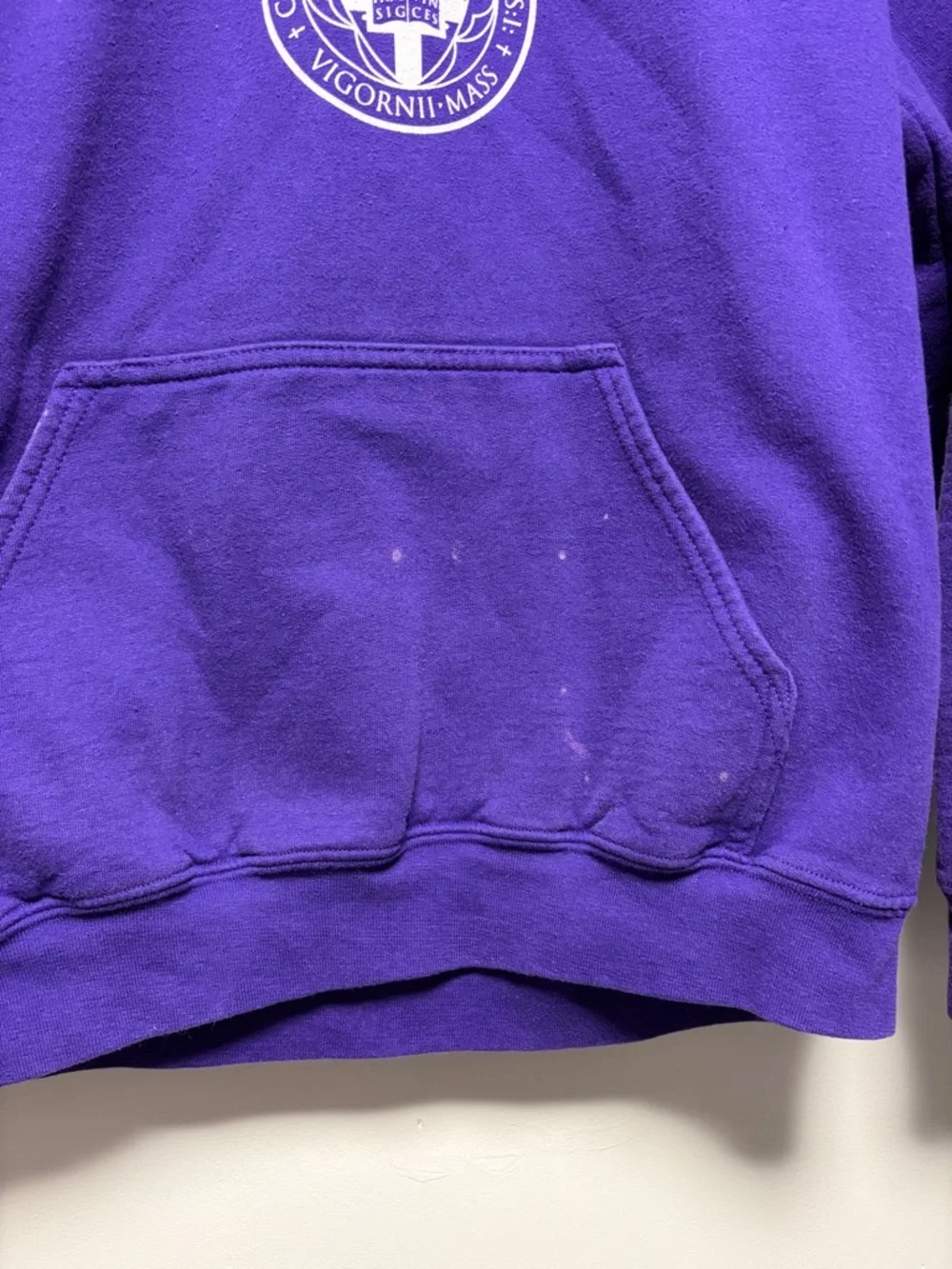 College of the Holy Cross Sweatshirt - Picture 2 of 4